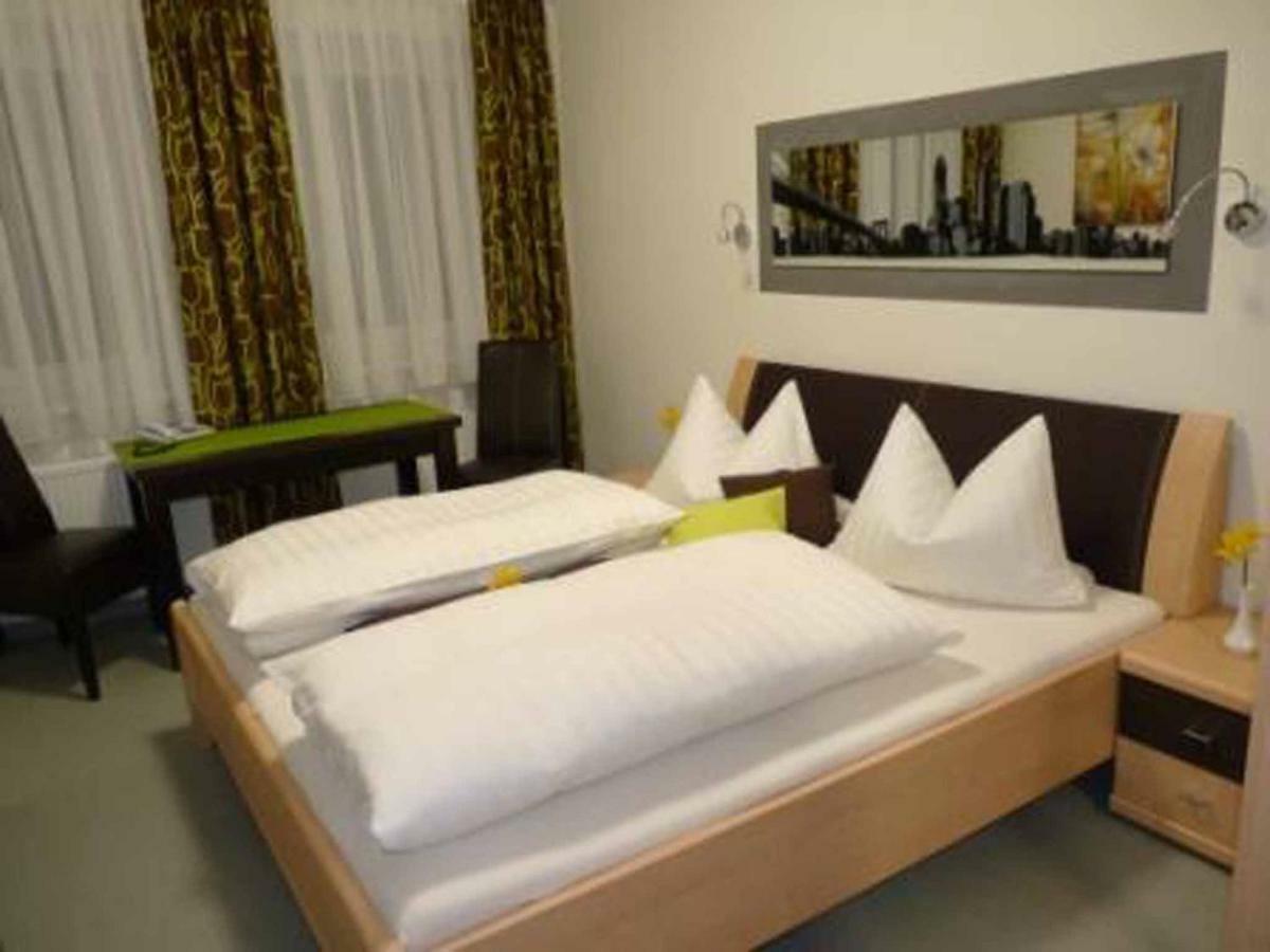 Cafe Und Pension Ringer Vilseck Екстериор снимка